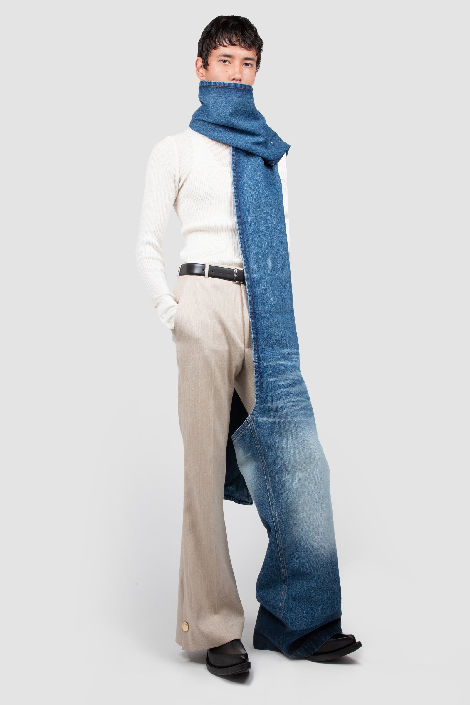 SCARF LEG