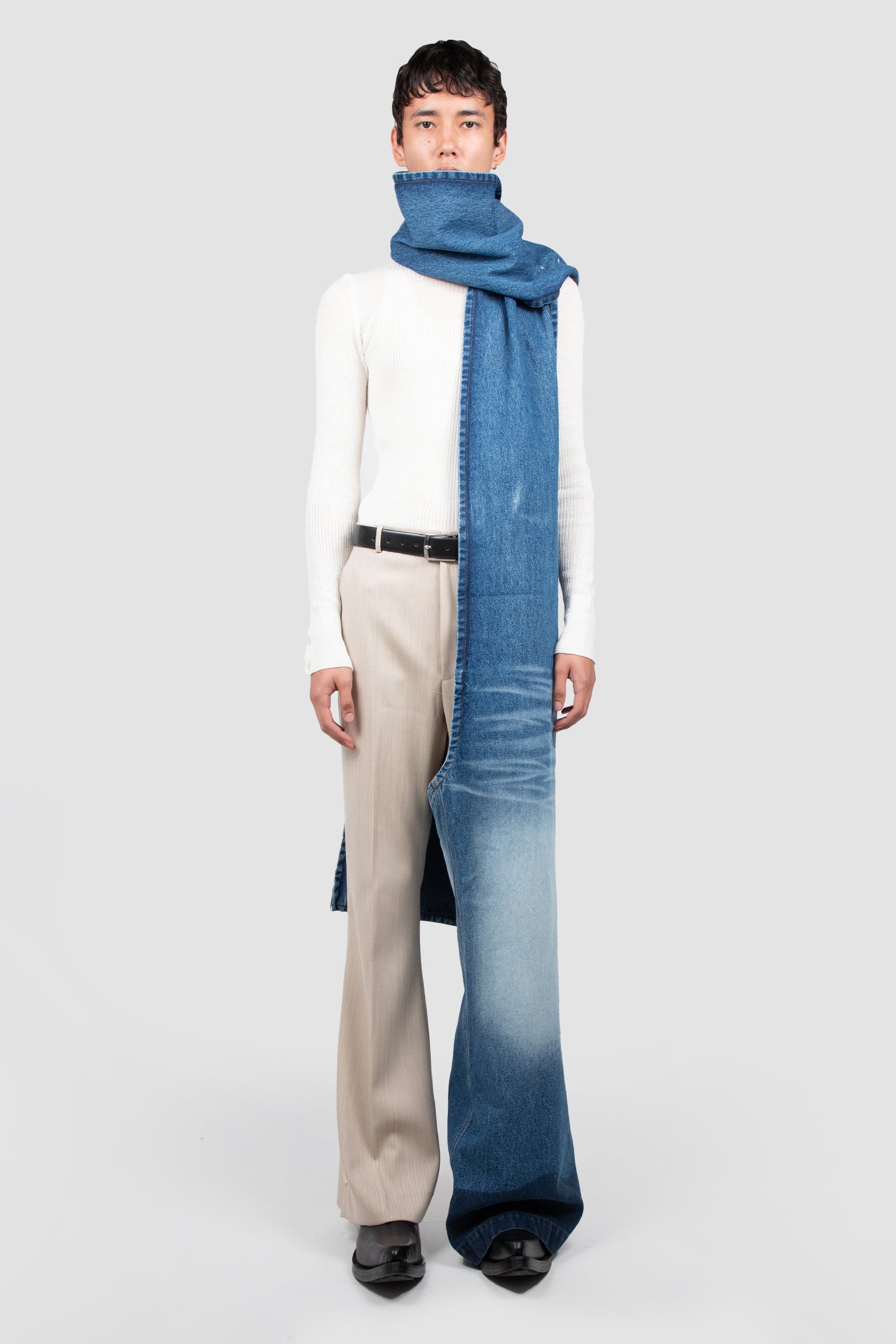 SCARF LEG