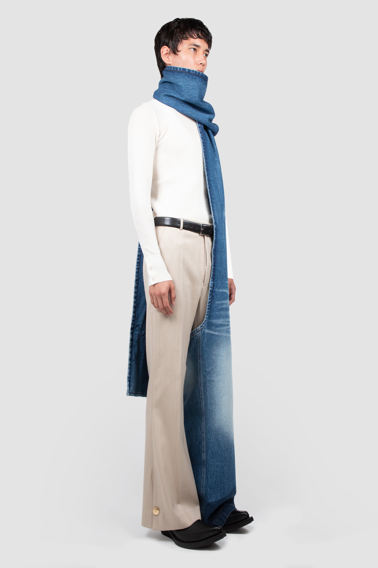 SCARF LEG
