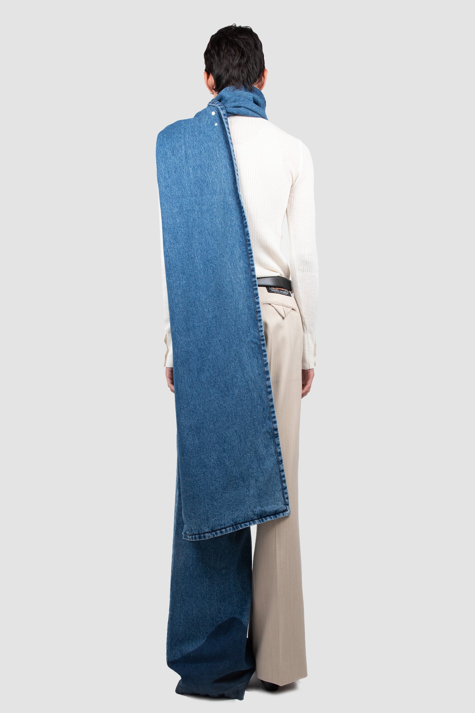 SCARF LEG